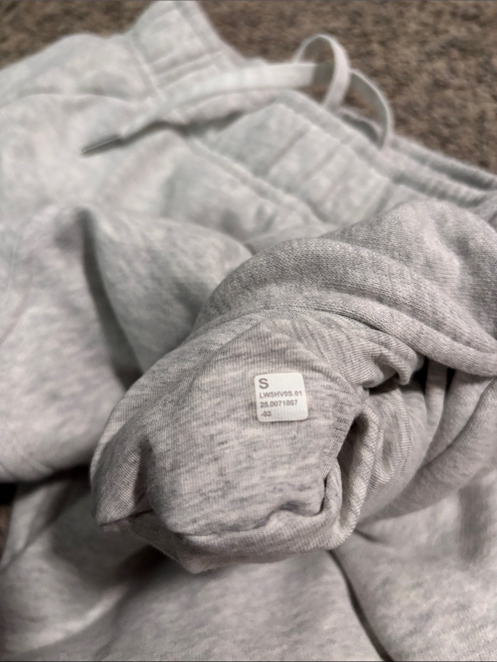 Lululemon Scuba Mid-Rise Oversized Jogger *Regular size small - Picture 3 of 5
